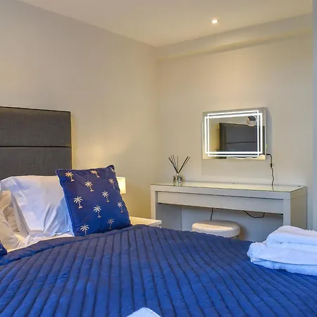 Holiday home 2 - Uk37760