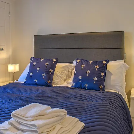 2 - Uk37760 Nyaraló *